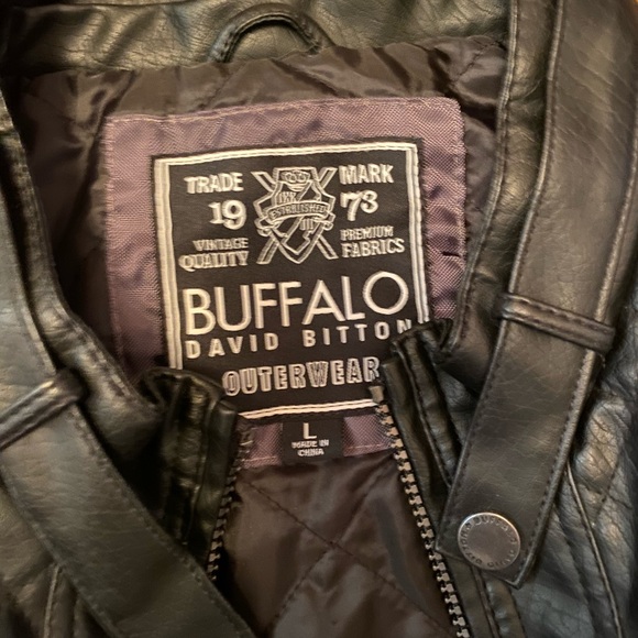 Leather jacket - Picture 3 of 11
